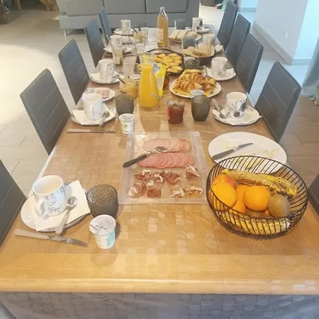 Bed and breakfast Domaine Des Hirondelles - Escapade De Charme & A 15min De Provins 3*